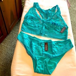 Adore Me turquoise bralette & panty set, size medium top & bottom